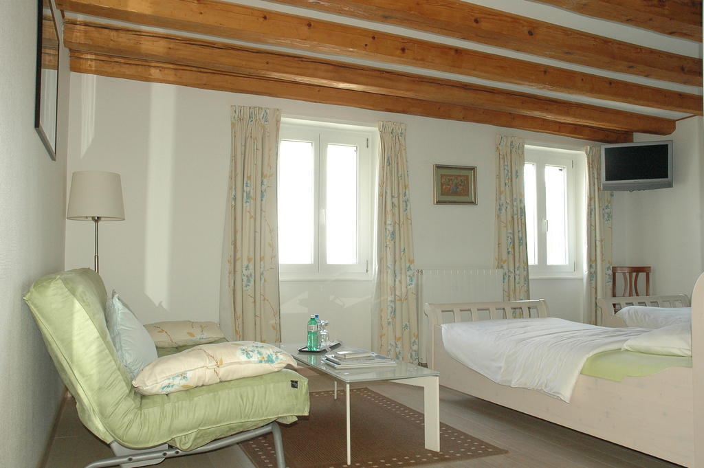 Auberge De Dully Стая снимка