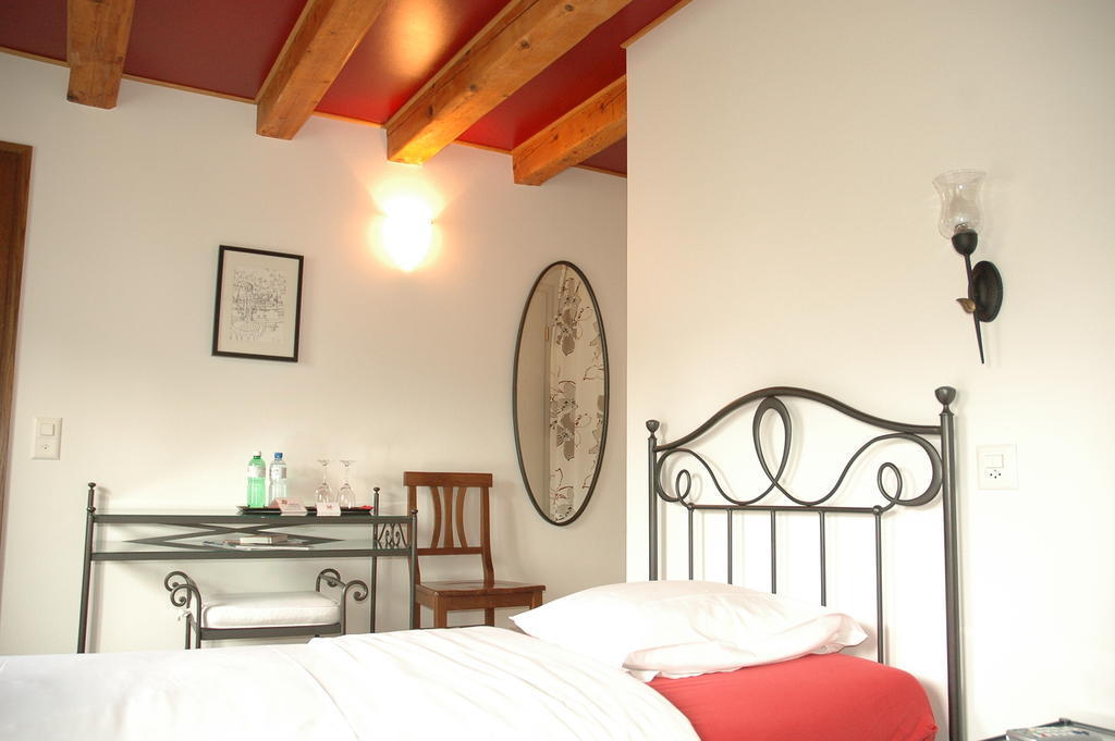 Auberge De Dully Стая снимка
