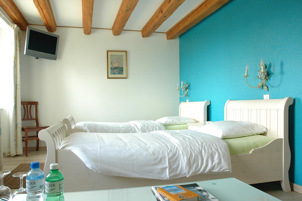 Auberge De Dully Стая снимка