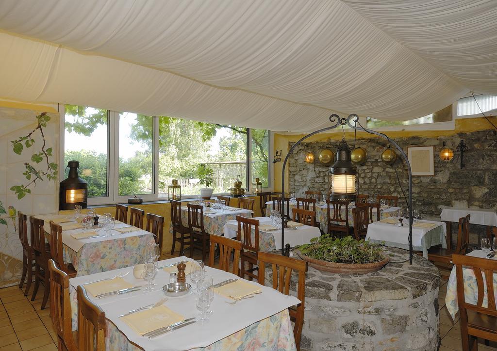 Auberge De Dully Екстериор снимка