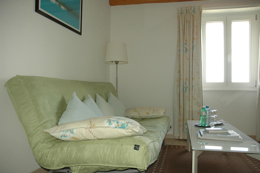 Auberge De Dully Стая снимка