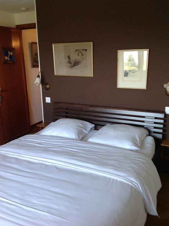 Auberge De Dully Стая снимка